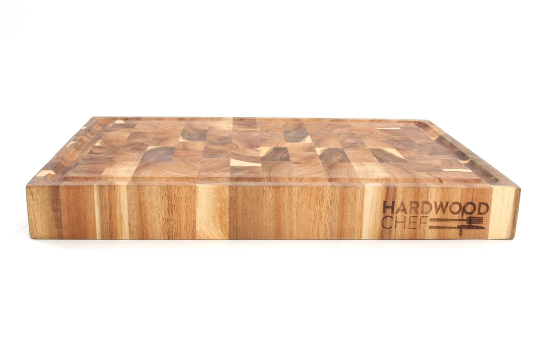 Side view of the acacia board showing its thickness and the engraved Hardwood Chef logo